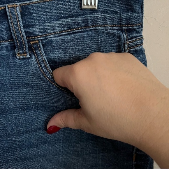 Old Navy Semi-Fitted Cuffed Denim Shorts - Picture 4 of 6